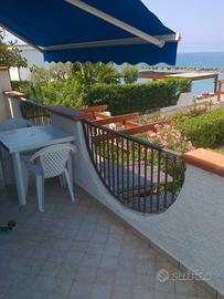 Santa litterata, sulla spiaggia