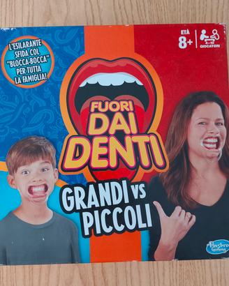 fuori dai denti 