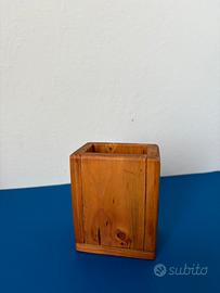 Portapenne organizer in legno fatto a mano