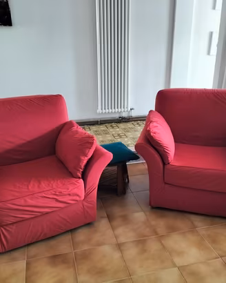 Coppia di poltrone rosse 