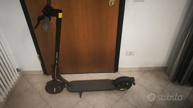Monopattino Xiaomi Electric Scooter 4 Lite Black
