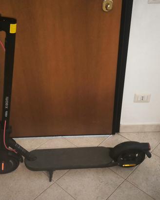 Monopattino Xiaomi Electric Scooter 4 Lite Black