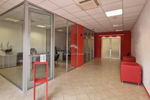 Negozio di 100 mq. con doppi servizi