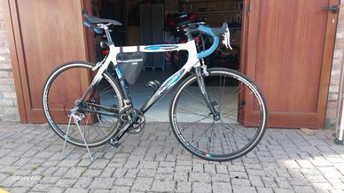 bici in carbonio fondries  km. circa 6,000  