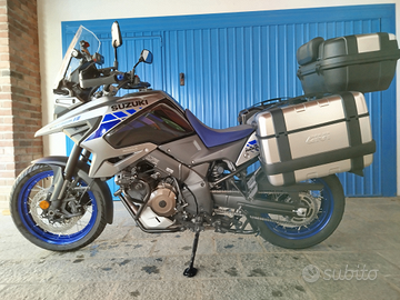 Moto Suzuky V STROM DL 1050 XT ABS