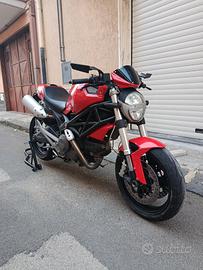 Ducati Monster 696