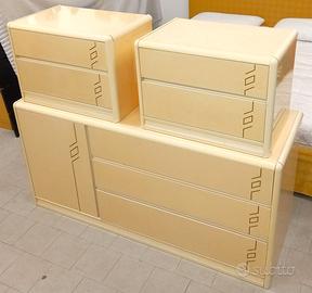 Comò e due comodini laccati beige