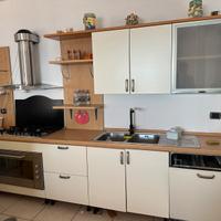 CUCINA CON ELETTRODOMESTICI