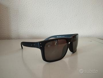 Occhiali da sole marca Oakley 