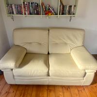 Bel divano pelle colore crema