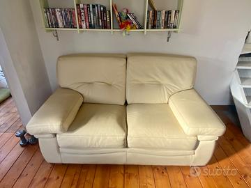 Bel divano pelle colore crema
