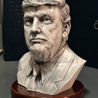 Busto Donald  Trump