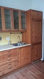 Cucina IKEA in legno - Frigo e Fornelli