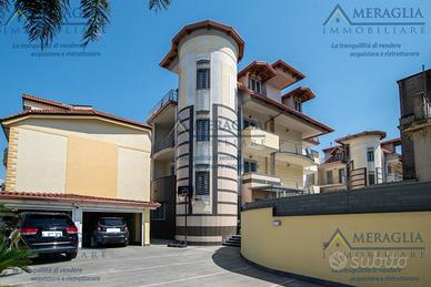 Villa di Lusso con ascensore interno