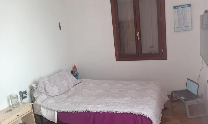 Camera zona centrale Treviso ( vicino cafoncello)