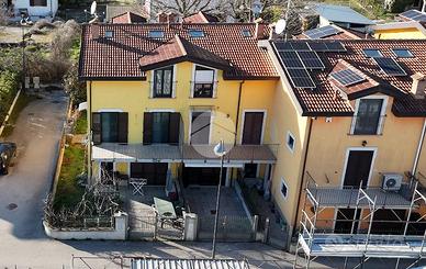 VILLA A SCHIERA D'ANGOLO A L'AQUILA