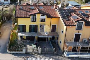 VILLA A SCHIERA D'ANGOLO A L'AQUILA