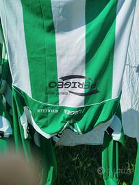 17 maglie da calcio + un paio di calzoncini 