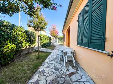 CASA INDIPENDENTE A MASSA