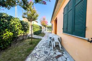 CASA INDIPENDENTE A MASSA