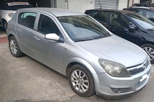 Opel Astra 1.3 CDTI 5 porte € 2000 TRATTABILI .