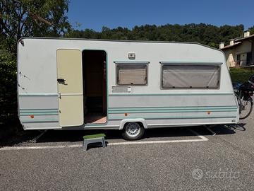 Roulotte spaziosa - 6 posti, completa di acessori