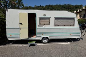 Roulotte spaziosa - 6 posti, completa di acessori