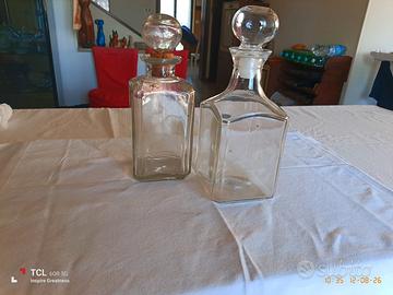Coppia di bottiglie vintage in vetro da liquore