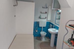 Mini stanza con wc doccia