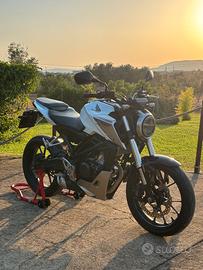 Moto Honda CB 125R