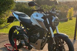 Moto Honda CB 125R