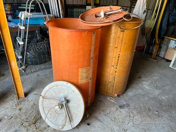 Cisterne vetroresina per vino con tappo ermetico