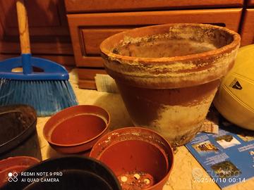 vasi 6 a 10 euro di plastica e di terra cotta  var