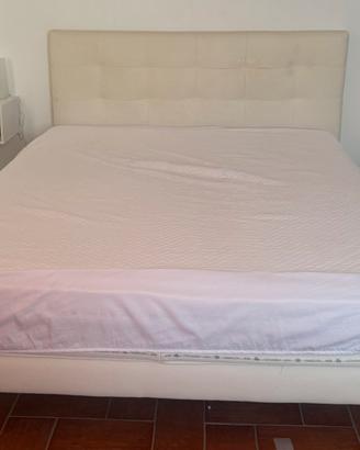 Letto in similpelle