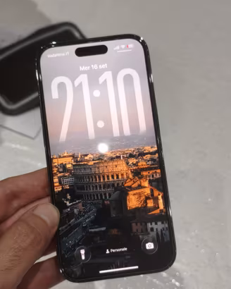 Iphone 14 pro purple .