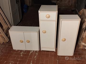 Set mobiletti bianchi da bagno