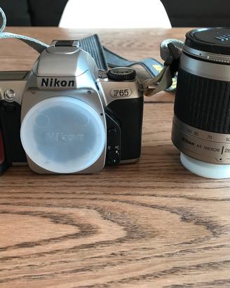 Fotocamera Reflex Nikon F65 a rullino