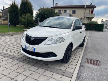 Lancia Ypsilon 1.0 FireFly 5 porte S&S Hybrid Ecoc
