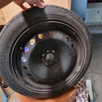 Cerchi 16" in ferro con gomme termiche alfa mito