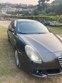 Vedo alfa romeo giulietta anno 2011