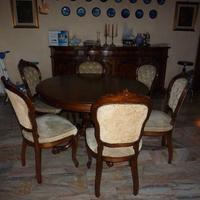Tavolo rotondo in legno con 6 sedie in stile
