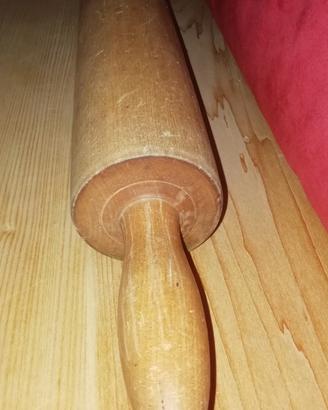 tavola e mattarello perfetti per impastare a casa