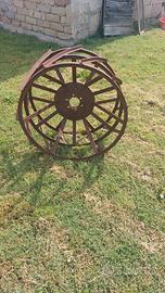 Ruote a gabbia in ferro artigianali. 