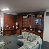 Boiserie soggiorno in noce nazionale