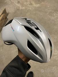 Casco Met Manta Mips