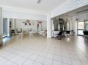 NEGOZIO A ROSIGNANO MARITTIMO