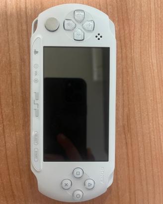 PSP E1004 con 4 giochi