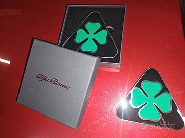 coppia loghi alfa romeo quadrifoglio