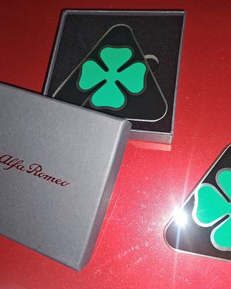 coppia loghi alfa romeo quadrifoglio