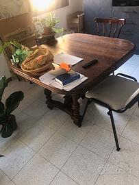 tavolo da cucina in legno massello quadrato